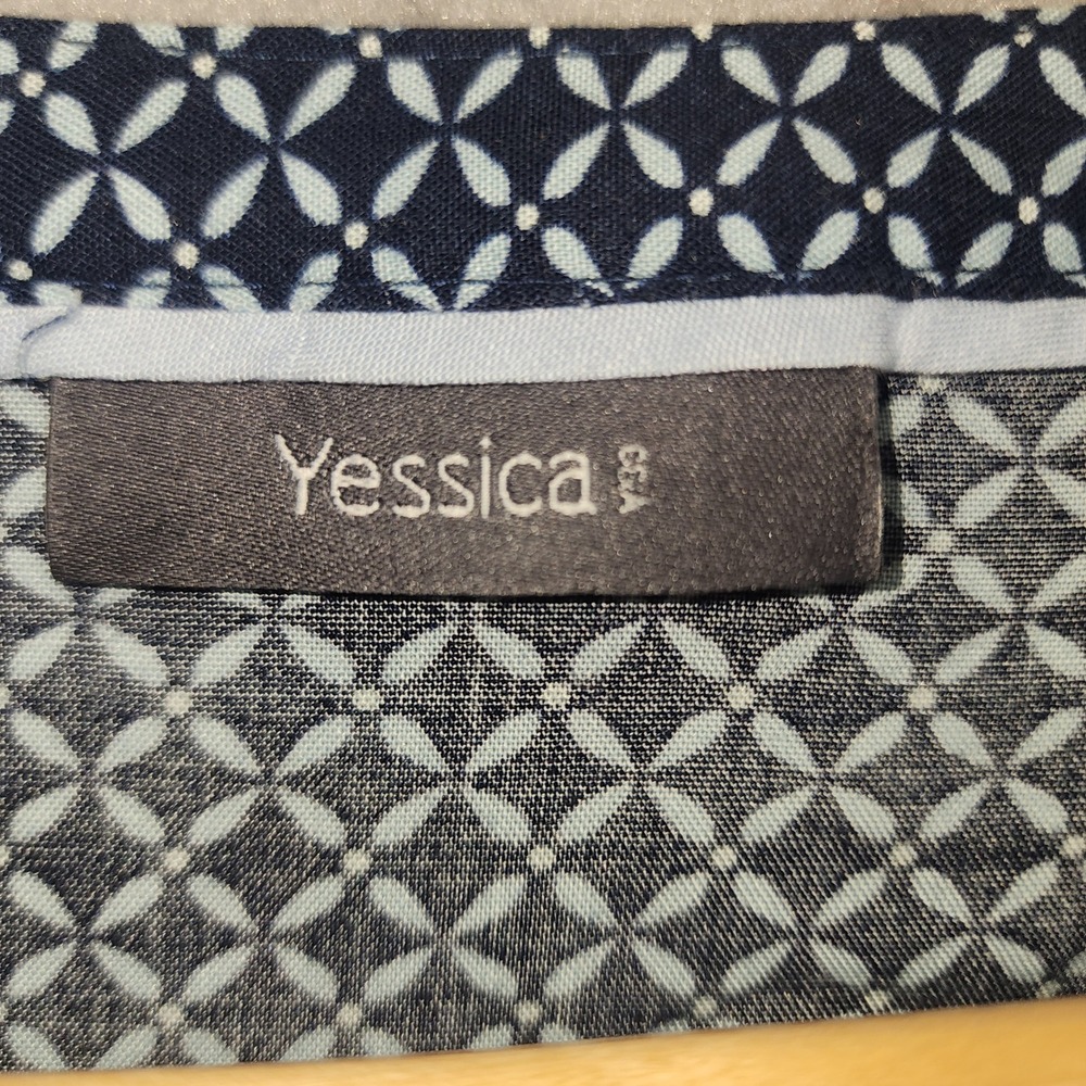 Yessica C&A Navy Geometric Print Roll Tab Sleeve Viscose Blouse Top Womens 38/40 - Picture 2 of 16
